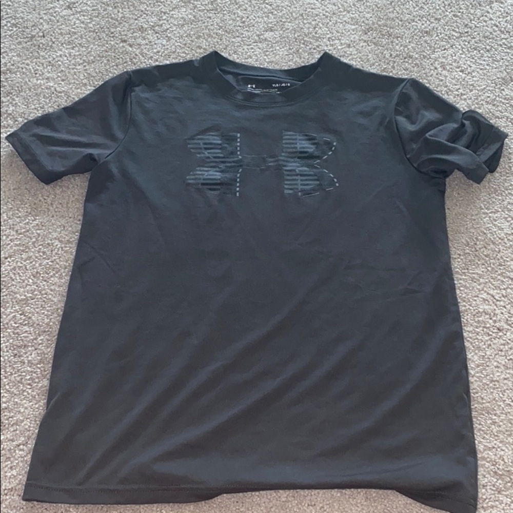 🏈 SALE Boys Grey Under Armour Shirt